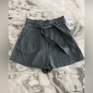 Aritzia paperbag shorts - size 4